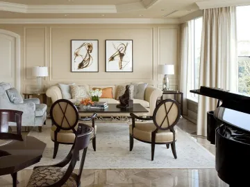 (Sumber: interiordesign.id)
Material seperti baja, krom, nikel biasanya digunakan untuk perangkat keras, lampu dan beragam aksesori, dengan pilihan warna hitam sebagai aksen yang menonjol. Furniture berukuran besar biasanya tidak mendapatkan tempat dalam interior kontemporer. Sebaliknya, furnitur kayu berwarna terang atau gelap sering sekali digunakan. Furnitur berlapis pada interior kontemporer mampu memberikan tampilan yang nyaman dan lembut.